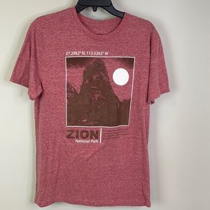 Leisure Lounge NWOT Zion National Park Heather Red Short Sleeve Graphic Tshirt